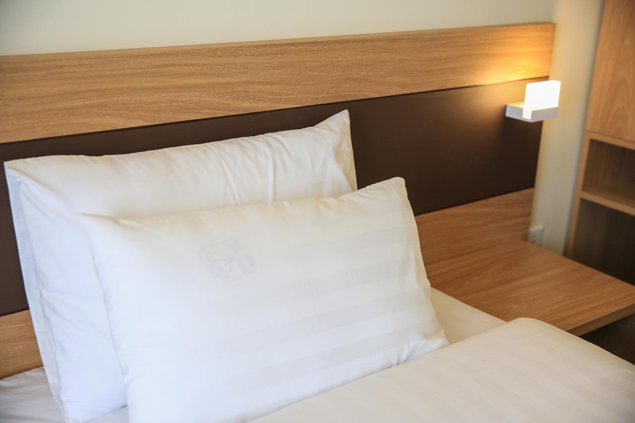 Punt Hotel Hai Phong Exterior photo